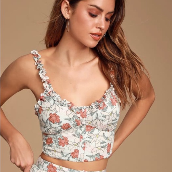 Lulus Tops - Bresso Cream Floral  Ruffled Button Front Crop L